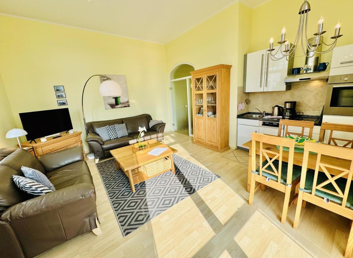 Lotsenhaus/traumschiff * Rostock